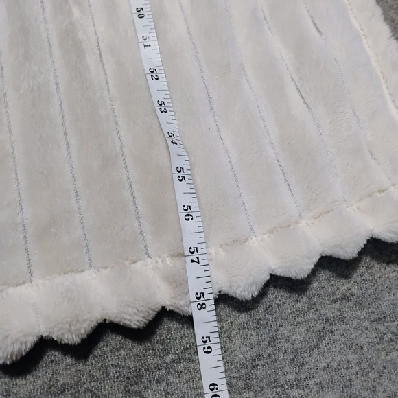 Room Essentials Cream Ribbed Throw - Picture 2 of 3